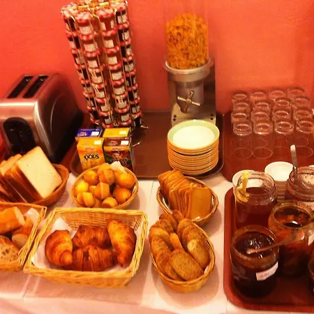 ホテル La Taverne ユゼ